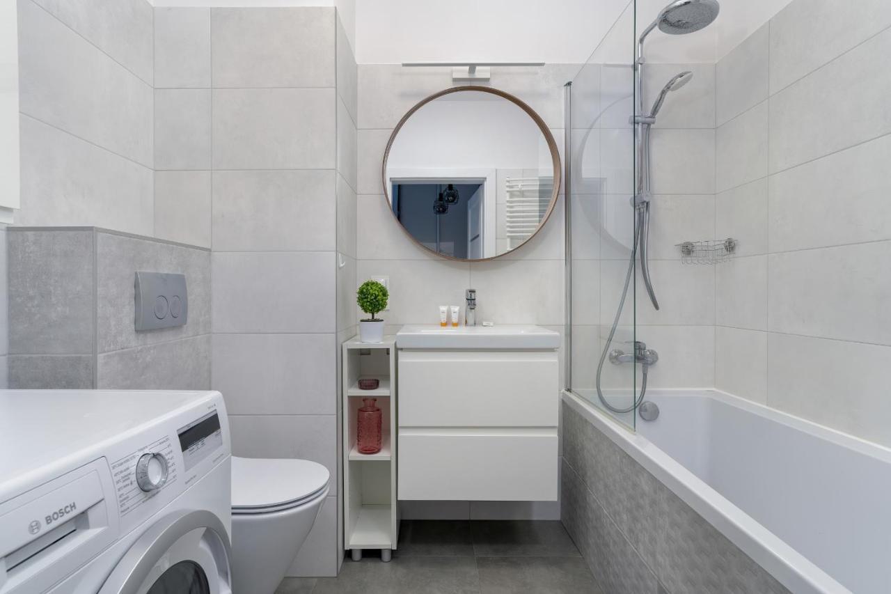 Stylish & Comfy Garbary Apartments With Parking By Noclegi Renters Poznaň Exteriér fotografie