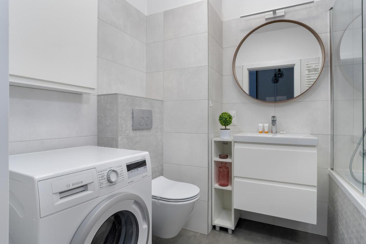 Stylish & Comfy Garbary Apartments With Parking By Noclegi Renters Poznaň Exteriér fotografie