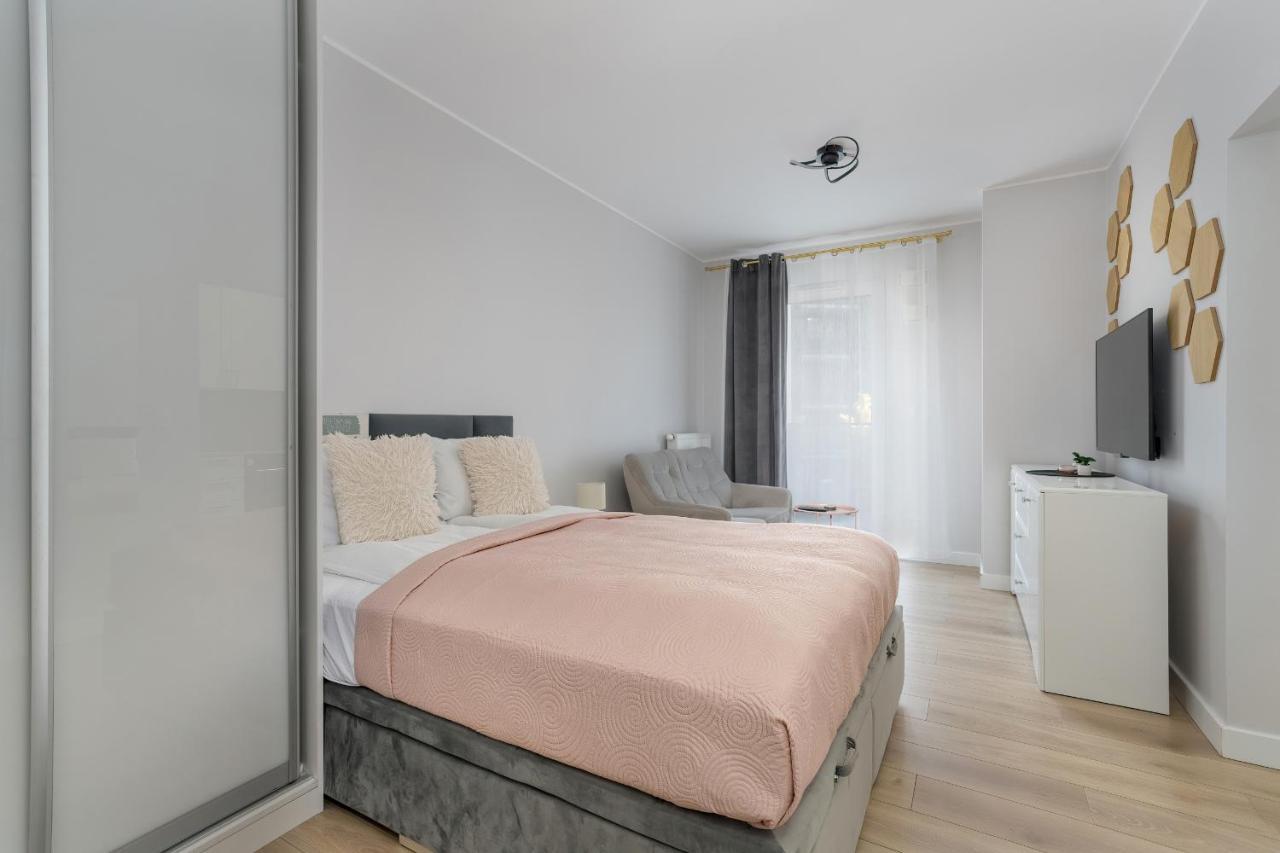 Stylish & Comfy Garbary Apartments With Parking By Noclegi Renters Poznaň Exteriér fotografie